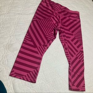 Reebok Women’s pink athletic capri  pants Sz L